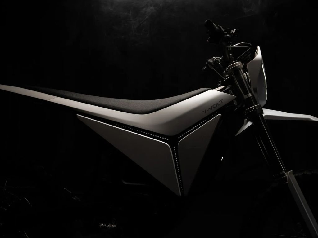 YVolt Surge V Branca Lateral Direita